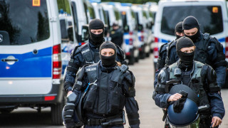 Германската полиция нахлу в мигрантски лагер след сблъсъци