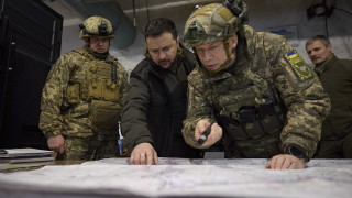 "Украинская правда": Зеленски общува с командирите зад гърба на Залужни