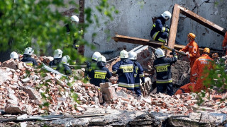 Двама са в неизвестност след взрив в полска фабрика
