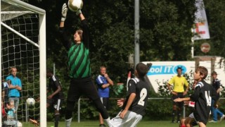 Юношеския вратар на Локомотив Пловдив Стефан Дафовски ще пътува за