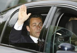 Сестрите си тръгват от Либия със самолета на Саркози?