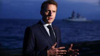 Френският флот задържа плаващ под флага на Мозамбик танкер в
