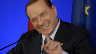 Берлускони опроверга за оставката си във Фейсбук