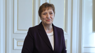 Новият председател на БАН Евелина Славчева встъпи в длъжност съобщава