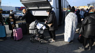 Около 100 000 души от Украйна са преминали границата с