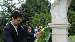 Премиерът Кирил Петков започна днес посещението си във Ватикана и