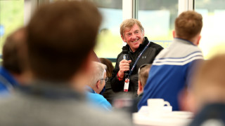 Легендата на Ливърпул Сър Кени Далглиш получи подкрепя от настоящия