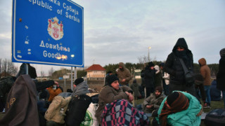 Унгарската полиция временно затвори границата със Сърбия след като голяма
