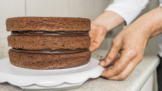 3800 кг храни с изтекъл срок на годност възбрани и