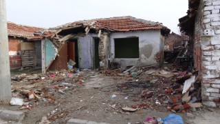 Събарят незаконни постройки в карловско село