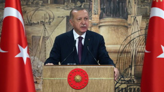 Турският лидер Реджеп Ердоган предупреди френския президент Еманюел Макрон да