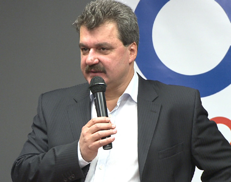 Мениджъри гледат трима от Левски