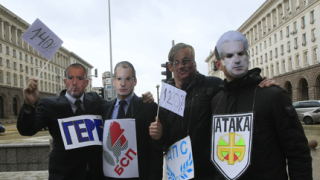 Доброволци на Кунева разнищиха "голямата игра" на опозицията