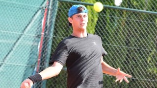 Водачът на схемата на Държавното първенство по тенис на червени