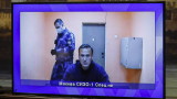 Навални остава в ареста