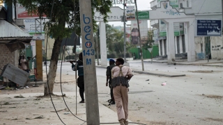 Атентатори самоубийци и кола бомба атакуваха база на Африканския съюз в Сомалия
