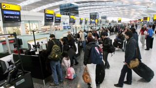 Охраната на летището в Барселона започна да стачкува съобщава The