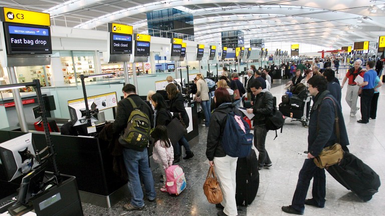 Охраната на летището в Барселона стачкува