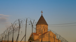 Иракски християнски свещеник предупреждава че християнството изчезва в страната надява