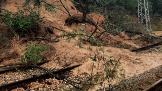 Прекъснато е движението на влакове в между гарите Клисура