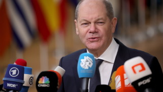 Германският канцлер Олаф Шолц призова Израел в събота да позволи