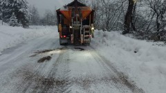Близо 440 снегорина чистят републиканските пътища