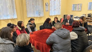 Министър Цоков във Враца заради дете, но завари и шамаросан учител