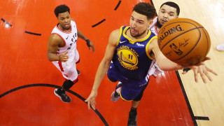 Шампионът Голдън Стей Уориърс изравни финалната серия в НБА след