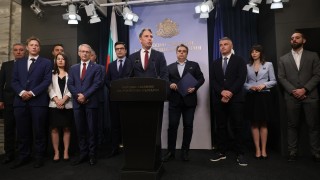 ПП искат Радев да наложи вето върху промените в НПК