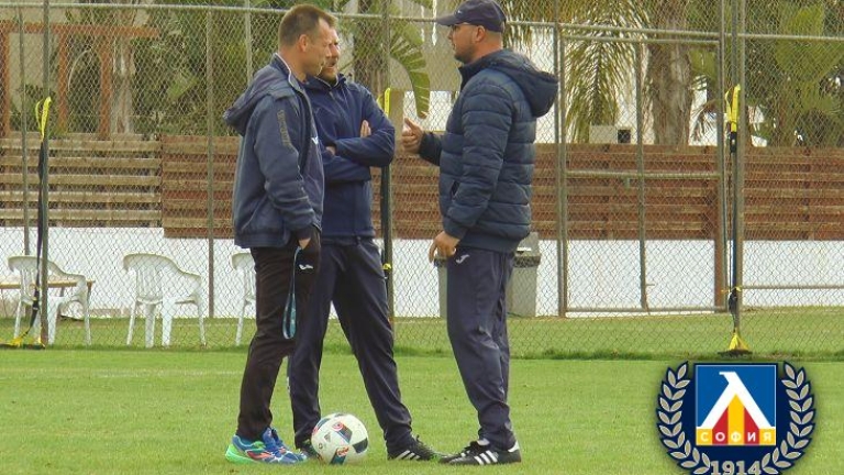 Левски с финална офанзива за двама футболисти