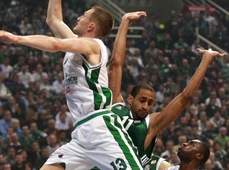 Дрю Никалъс е четвъртият играч в историята печелил NCAA и Евролигата