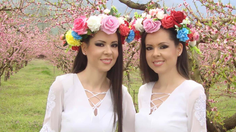 Мария и Магдалена Филатови с песен за Лазаровден (ВИДЕО)