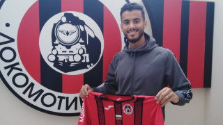 Локомотив София обяви официално привличането на нападателя Карим Бухмиди Алжирецът