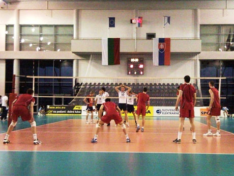 България загуби от Словакия в пет гейма