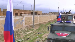 Руската военна полиция патрулира линията между сирийските и турските сили