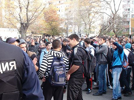 Хиляди гимназисти излязоха на протест в Бургас