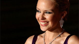 Кайли води родата у нас, Kiss искат гозби за 150 души