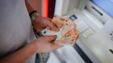 Гърция въведе нови правила. Местните теглят пари от банкомати без такса