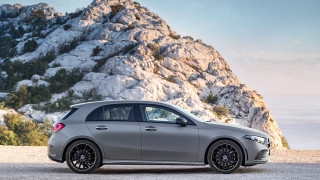 Третият по големина акционер в Mercedes продава над една четвърт от акциите си