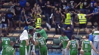 Грозни сцени се разразиха в зала Универсиада тази вечер където