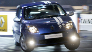 Тери Грант и Renault Twingo отбелязаха рекорд за Гинес