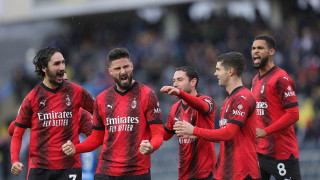 Защитникът на Милан Матео Габия и легендата на росонерите Алесандро