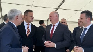 Министърът на енергетиката Жечо Станков и премиерът Росен Желязков проверяват