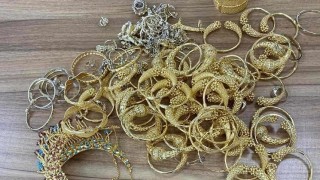 Митнически служители задържаха малко над 2 5 кг контрабандни златни накити
