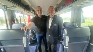 Пътуването с влак може да е бързо евтино удобно и