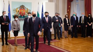 В отношенията с Република Северна Македония България препотвърджава позицията си