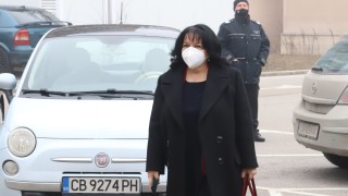 Министърът на енергетиката Теменужка Петкова се яви в Специализирания съд