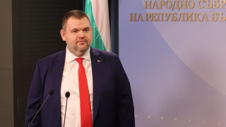 Председателят на ПГ на ДПС Делян Пеевски недоумява защо