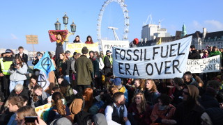 Хиляди британци протестираха срещу промените в климата