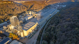Заводът Кроношпан подновява част от работата си във Велико Търново От